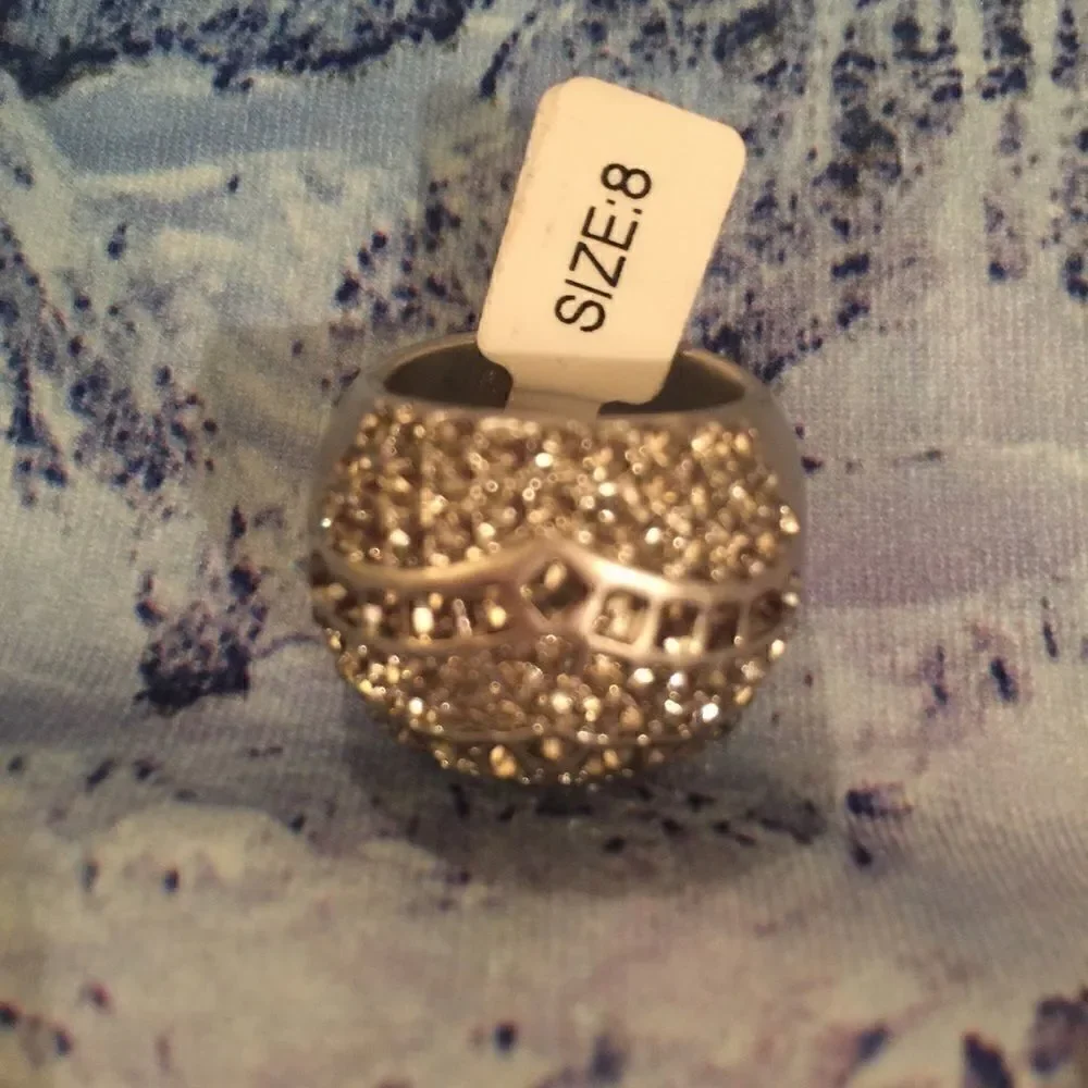 Gorgeous Kiam Family Sparkle Dome Ring! Size8